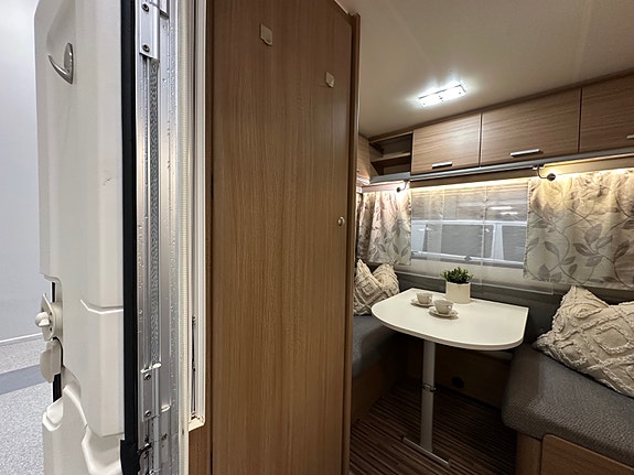 Adria Aviva 390PS / Eberspächer / 801KG / Kjørevogn / Fortelt 18 of 30