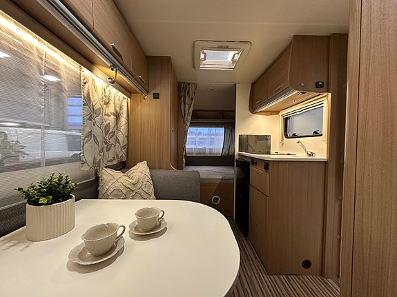 Adria Aviva 390PS / Eberspächer / 801KG / Kjørevogn / Fortelt 19 of 30