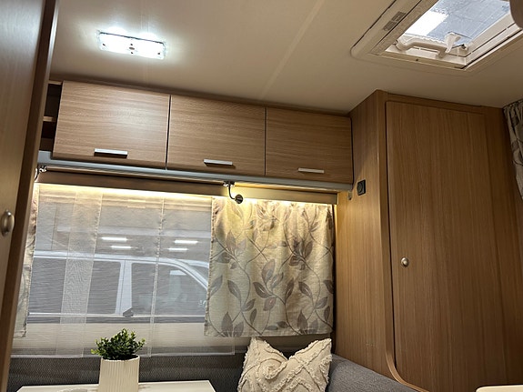 Adria Aviva 390PS / Eberspächer / 801KG / Kjørevogn / Fortelt 17 of 30