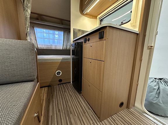 Adria Aviva 390PS / Eberspächer / 801KG / Kjørevogn / Fortelt 23 of 30