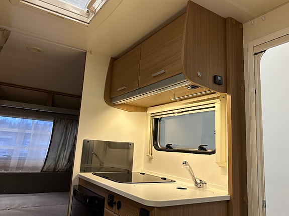 Adria Aviva 390PS / Eberspächer / 801KG / Kjørevogn / Fortelt 22 of 30