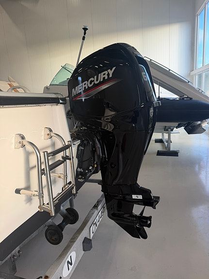 Hobby 528 Multi 2022 – 60 hk Mercury – kun 112 timer – strøken båt! 7 of 28