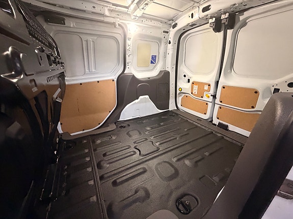 Ford Transit Connect 12 of 26