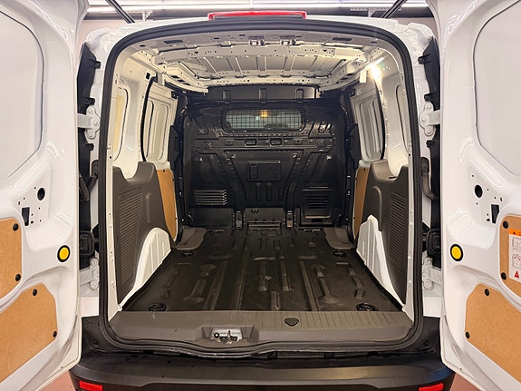 Ford Transit Connect 13 of 26