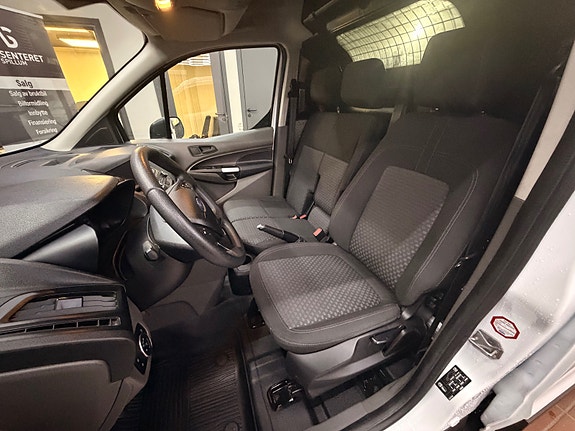 Ford Transit Connect 10 of 26