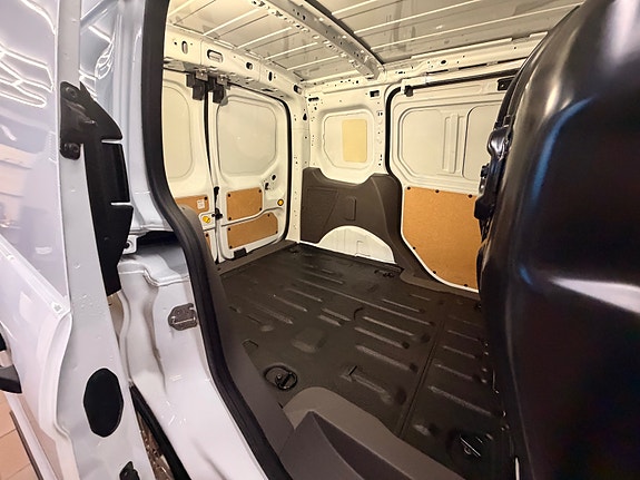 Ford Transit Connect 15 of 26