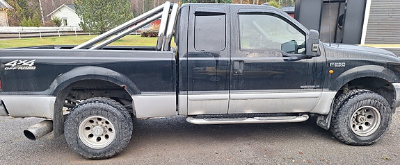 Ford F-250 4 of 30