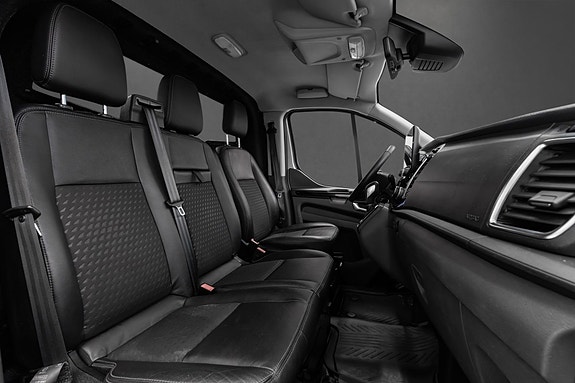 Ford Transit Custom 13 of 29