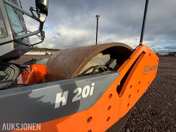 Hamm H20i vibrasjonsvals med Leica dokumentasjonsutstyr – kun 223 timer 15 of 29