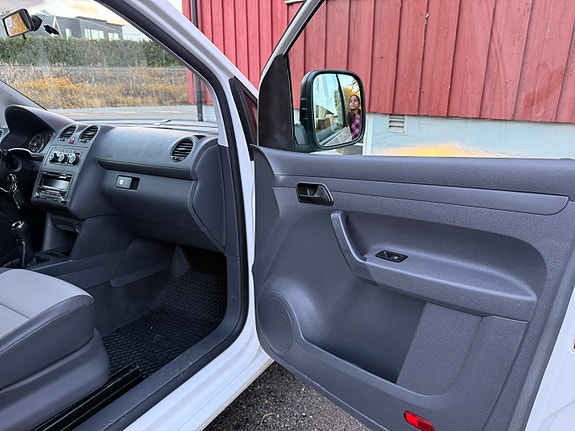 Volkswagen Caddy Maxi 11 of 30