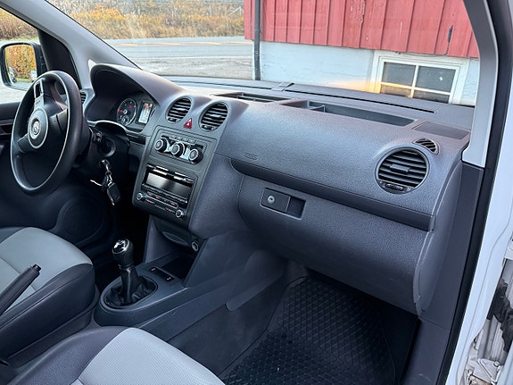 Volkswagen Caddy Maxi 12 of 30