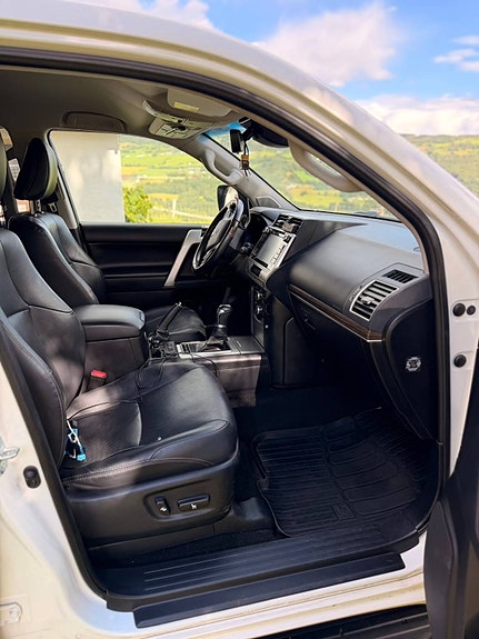 Toyota Land Cruiser 8 of 12