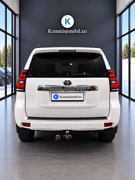 Toyota Land Cruiser 4 of 12