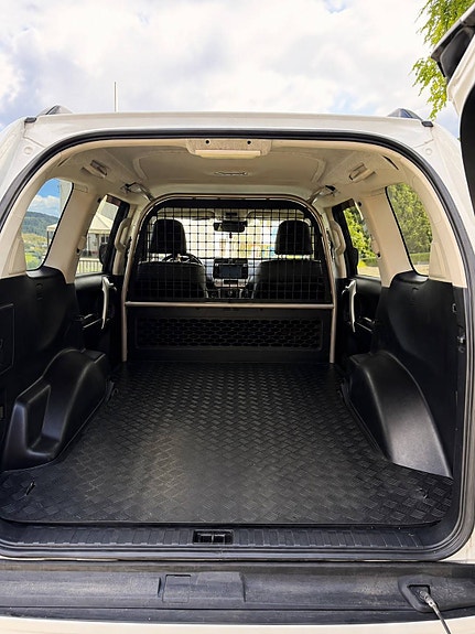 Toyota Land Cruiser 9 of 12