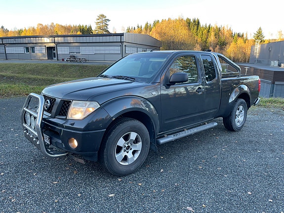 Nissan Navara 2 of 17