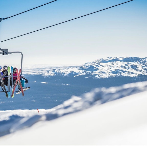 Dethleffs Camper 740 snow edition med spikertelt i Trillevallen 3 of 12