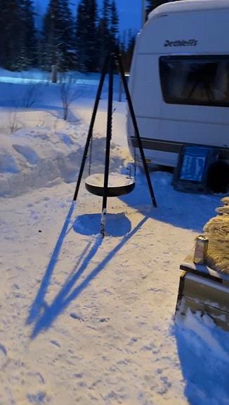 Dethleffs Camper 740 snow edition med spikertelt i Trillevallen 5 of 12