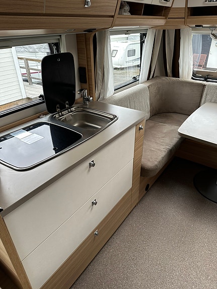 Dethleffs Camper 740 snow edition med spikertelt i Trillevallen 7 of 12