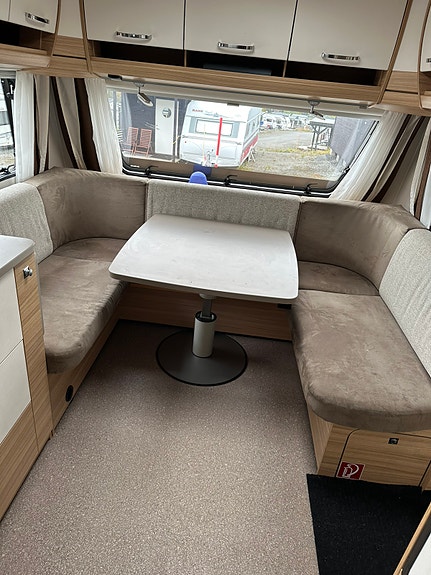 Dethleffs Camper 740 snow edition med spikertelt i Trillevallen 6 of 12