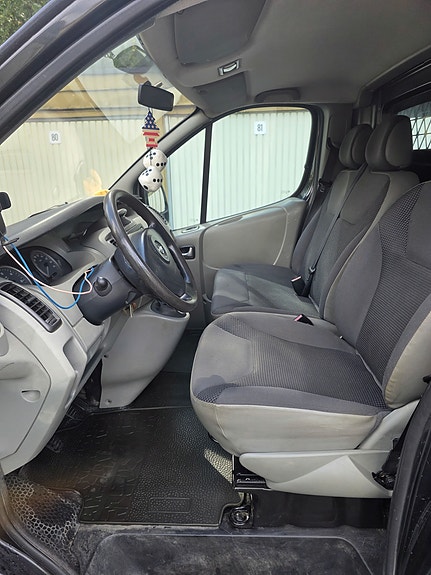 Opel Vivaro 12 of 19