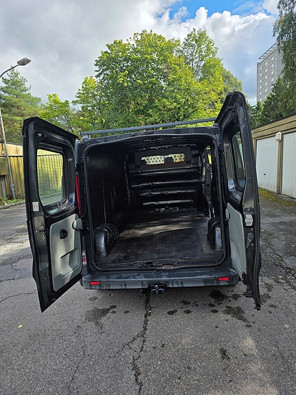 Opel Vivaro 10 of 19