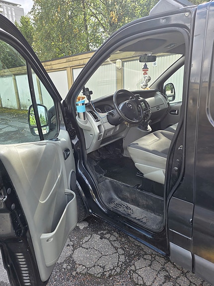 Opel Vivaro 13 of 19