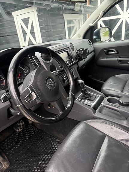 Volkswagen Amarok 2 of 11