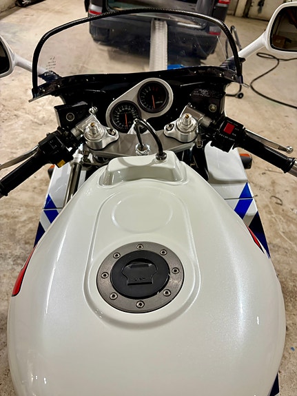 Suzuki GSX R 1100 7 of 11