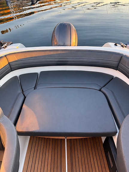 Strøken Yamarin Daycruiser 2021 modell med kun 215 gangtimer. Yamaha 150HK 17 of 30