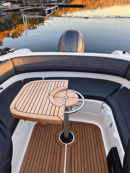 Strøken Yamarin Daycruiser 2021 modell med kun 215 gangtimer. Yamaha 150HK 12 of 30