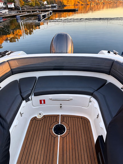 Strøken Yamarin Daycruiser 2021 modell med kun 215 gangtimer. Yamaha 150HK 11 of 30