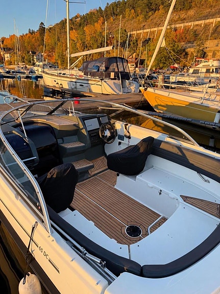 Strøken Yamarin Daycruiser 2021 modell med kun 215 gangtimer. Yamaha 150HK 9 of 30
