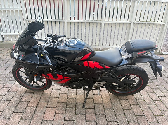 Suzuki GSX-R 125 5 of 11