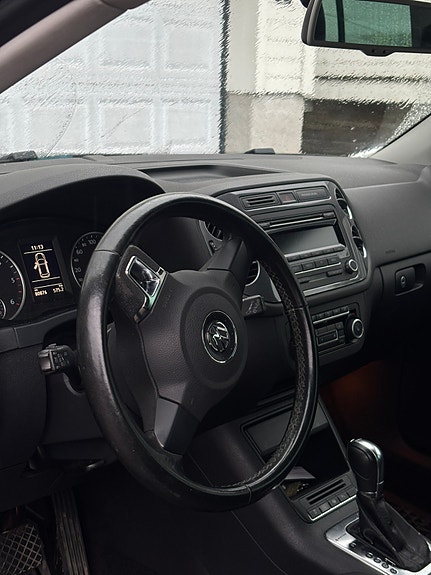 Volkswagen Tiguan 3 of 10