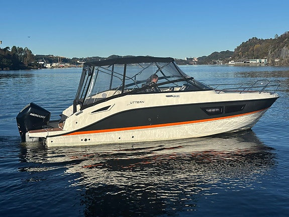 BM-188 Uttern D77 Premium 23 modell. Mercury 300 hk. Luksus Daycruiser. Kun 50 t 27 of 28