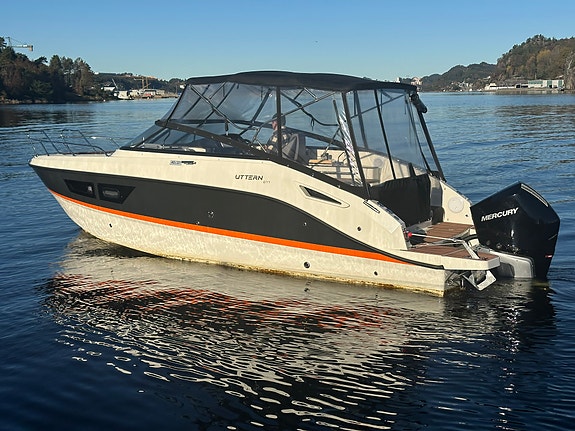 BM-188 Uttern D77 Premium 23 modell. Mercury 300 hk. Luksus Daycruiser. Kun 50 t 21 of 28