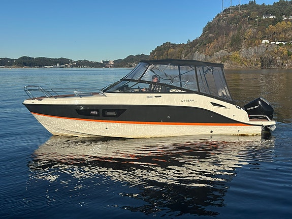 BM-188 Uttern D77 Premium 23 modell. Mercury 300 hk. Luksus Daycruiser. Kun 50 t 26 of 28