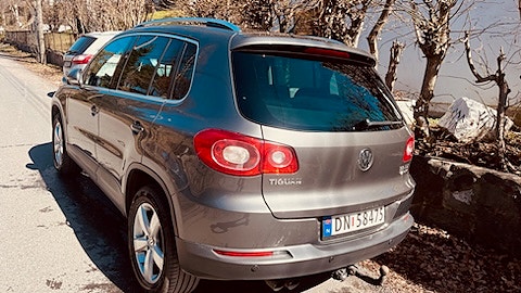 Volkswagen Tiguan 2 of 10