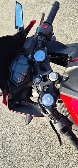 Yamaha YZF-R 125 3 of 8
