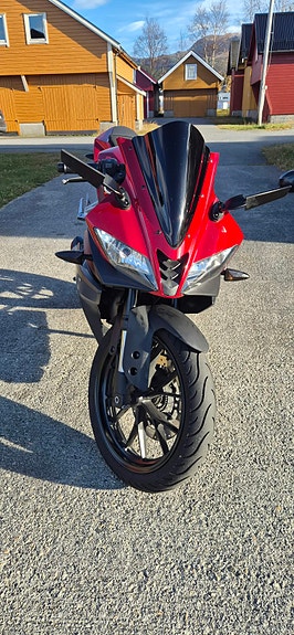 Yamaha YZF-R 125 2 of 8