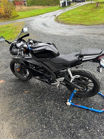 Yamaha YZF-R 125 6 of 8