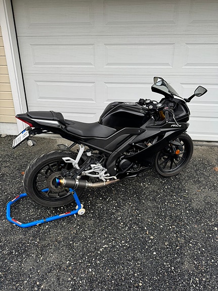 Yamaha YZF-R 125 3 of 8