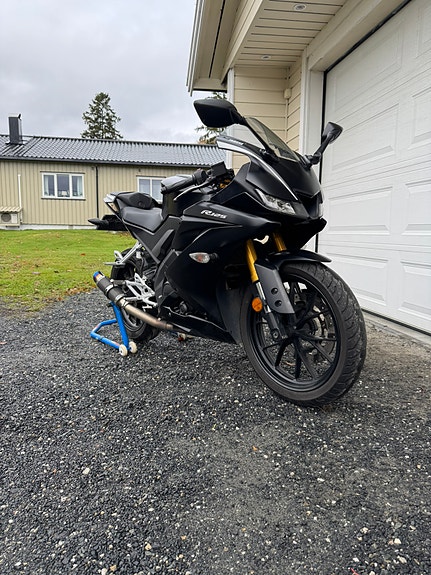 Yamaha YZF-R 125 2 of 8
