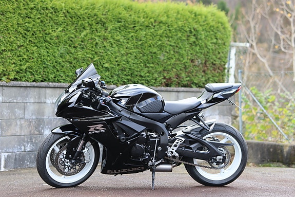 Suzuki GSX-R 600 2 of 17