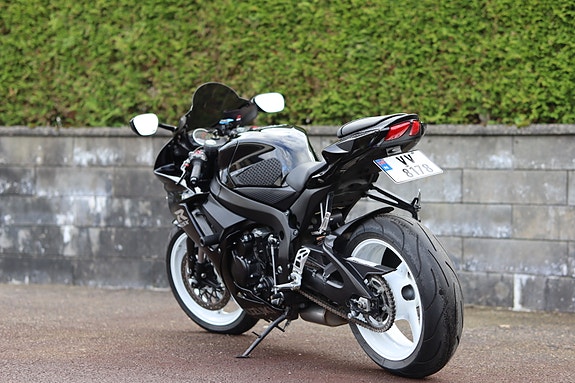 Suzuki GSX-R 600 4 of 17