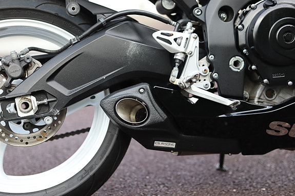Suzuki GSX-R 600 5 of 17
