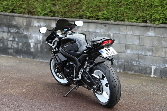 Suzuki GSX-R 600 10 of 17