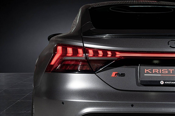 Audi e-tron GT RS 8 of 30