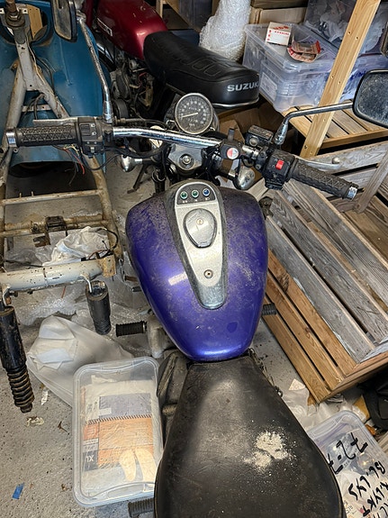 Kawasaki BN 125 Eliminator 2 of 30