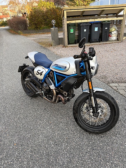 Ducati Scrambler Café Racer 4 of 6